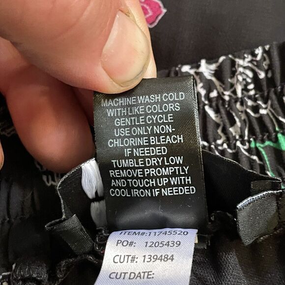 Torrid Pants Floral‎ Black Chiffon Tulip Leg Flowy womens 1 EUC Dark Floral - Picture 6 of 10